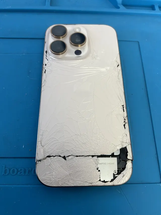 iPhone 14 Pro Max Rückglas zerbrochen – Rückseite Glas Reparatur Grenchen
