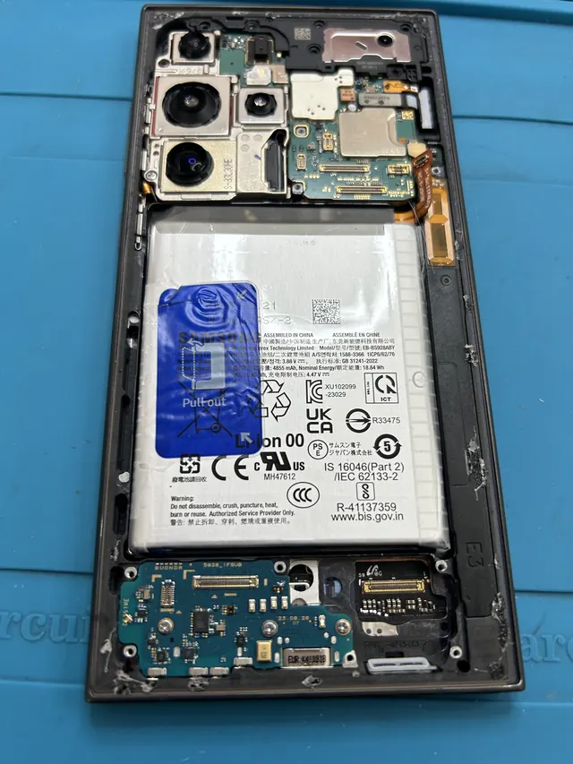 Samsung Galaxy S22 Ultra neuer Akku eingebaut – Reparatur Grenchen Solothurn
