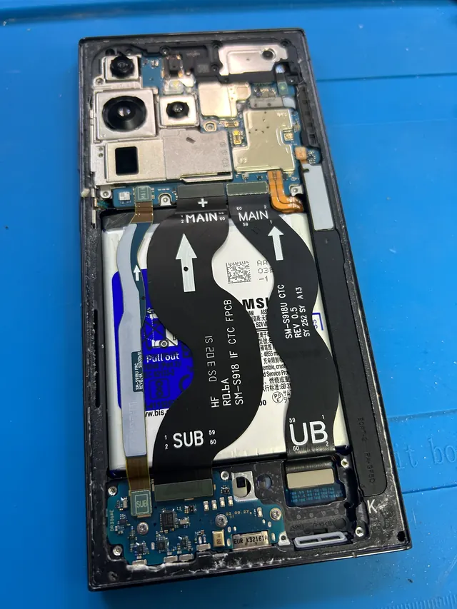 Samsung Galaxy S22 Ultra Akku-Wechsel Reparatur Grenchen