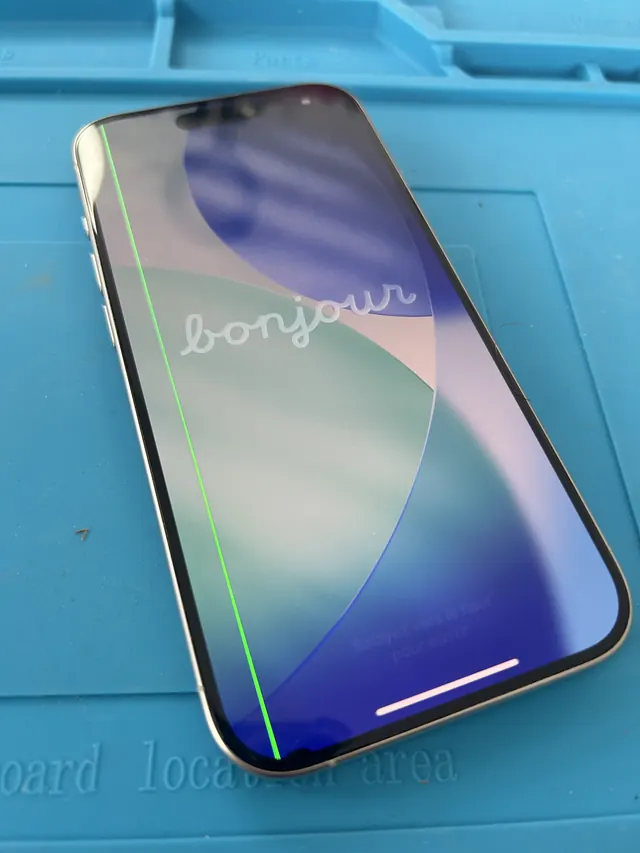 iPhone grüner Streifen auf Display – Display-Defekt Reparatur Grenchen