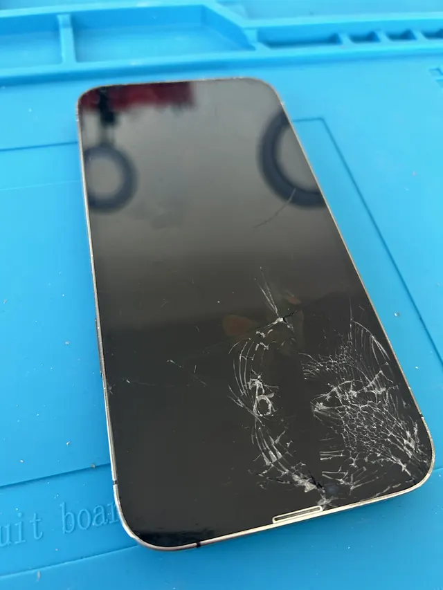 iPhone Display Sprung Reparatur Grenchen – PhoneKlinik